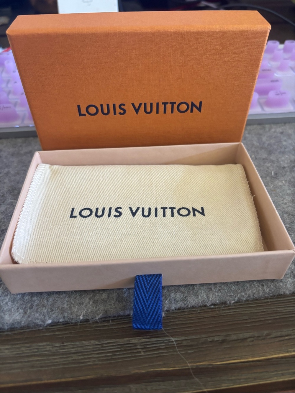 Louis Vuitton Pink Monogram Key Pouch with Gold Hardware, BRAND NEW - Picture 4 of 5